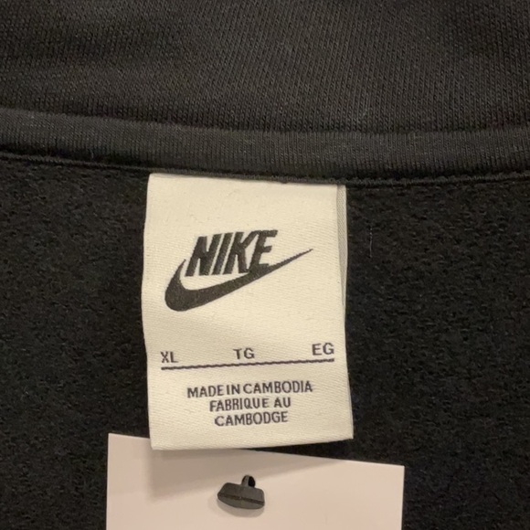 NEW! Nike Women's Black 1/2 Zip Sweatshirt - XL - Picture 3 of 9
